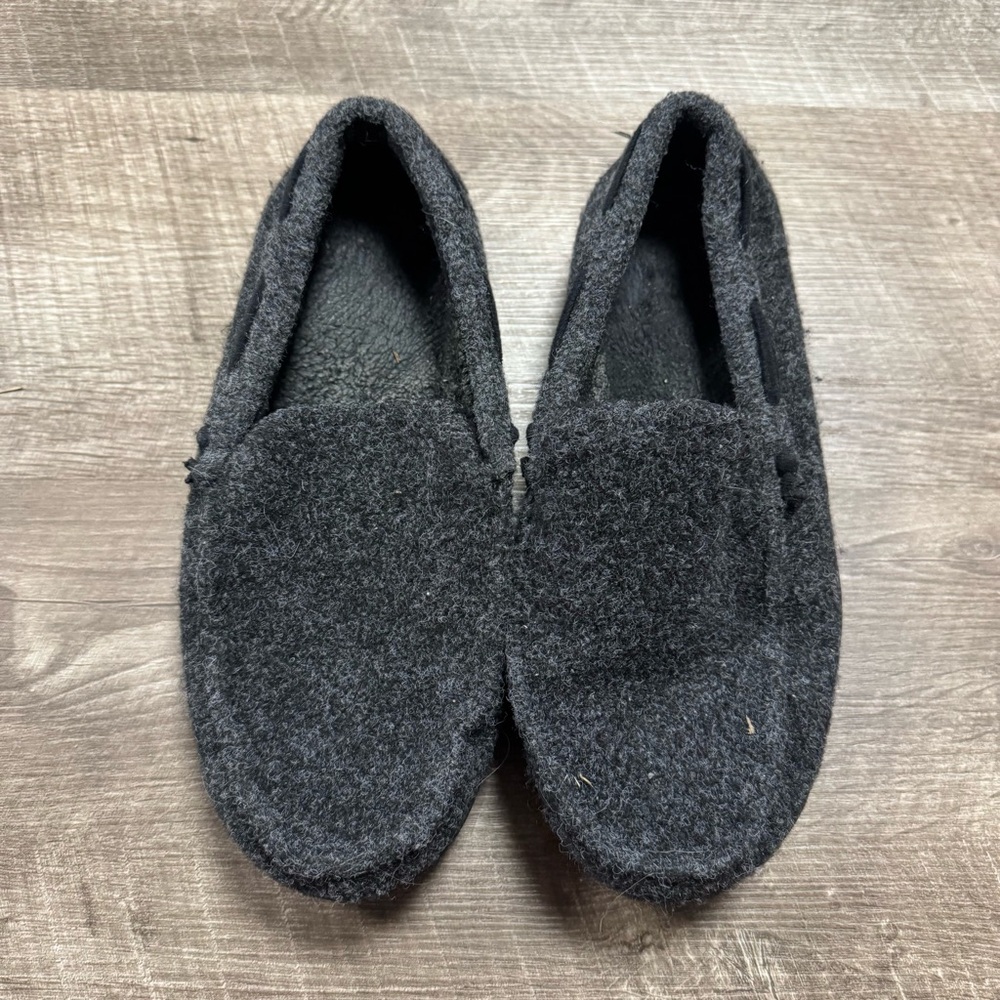 Dearfoams Black Fuzzy Slippers Size 9/10